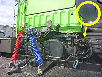 大型トラック(トラクター) トレーラー用電源ケーブルの取扱いについて